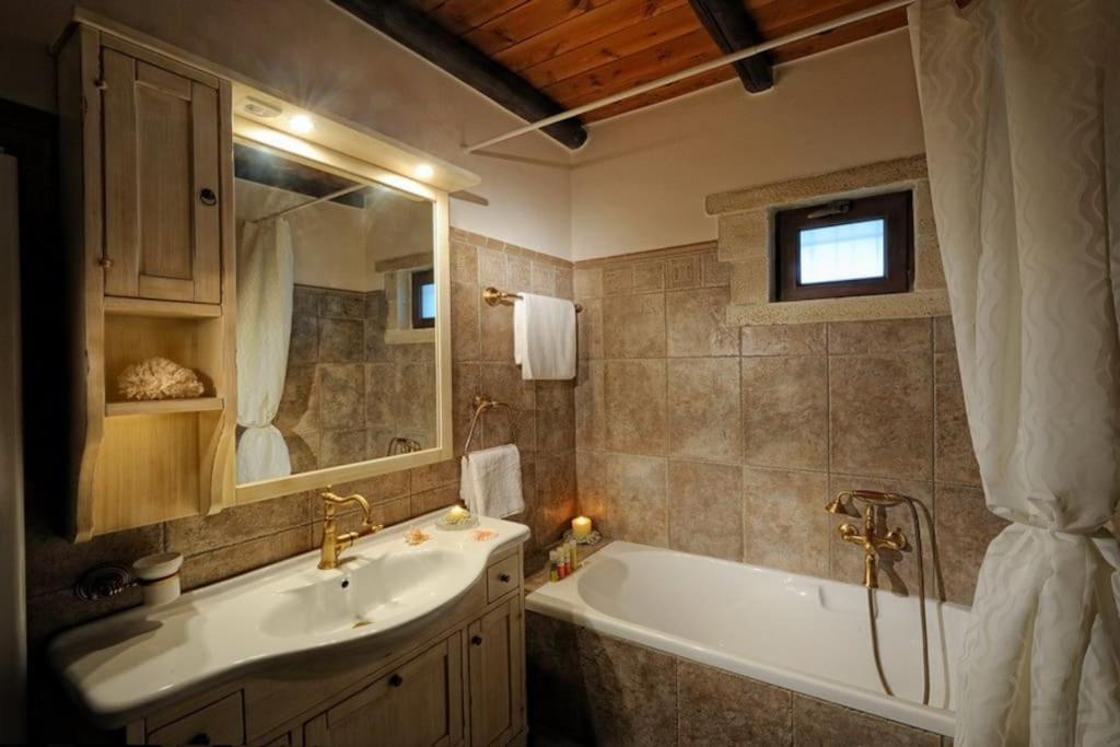 Stone House With Sea View Vila Achlia Exterior foto