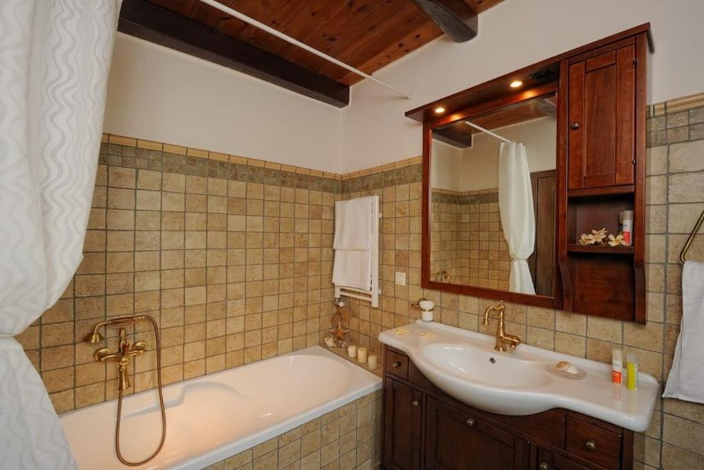 Stone House With Sea View Vila Achlia Exterior foto